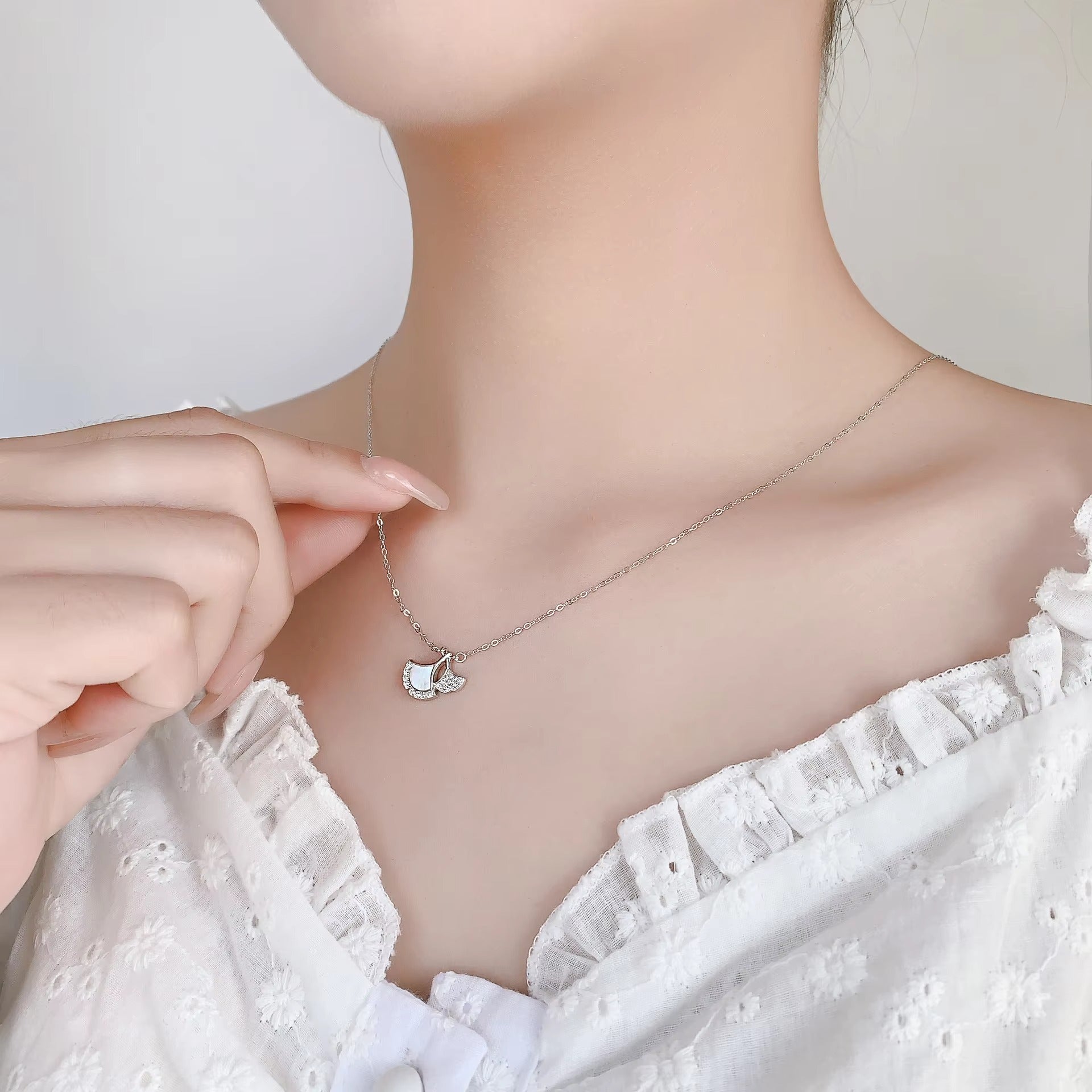 Vintage Titanium Steel Charm Necklace Female Pearl Pendant Collarbone Chain Stainless Steel Necklaces